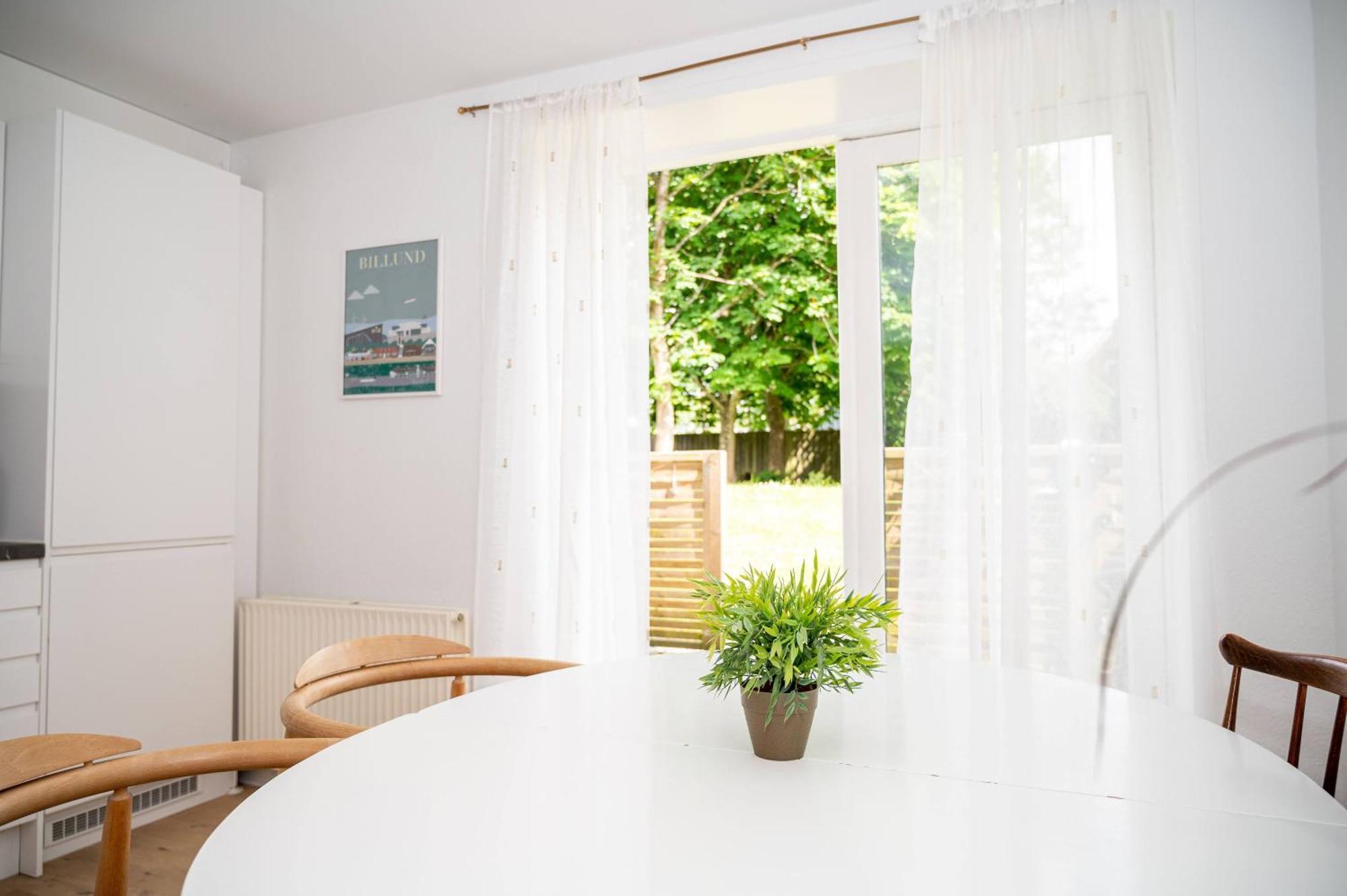 Apartment 300 Meter Walk To Lego House - 80m2 Two Bedroom With Garden - Unit B Billund